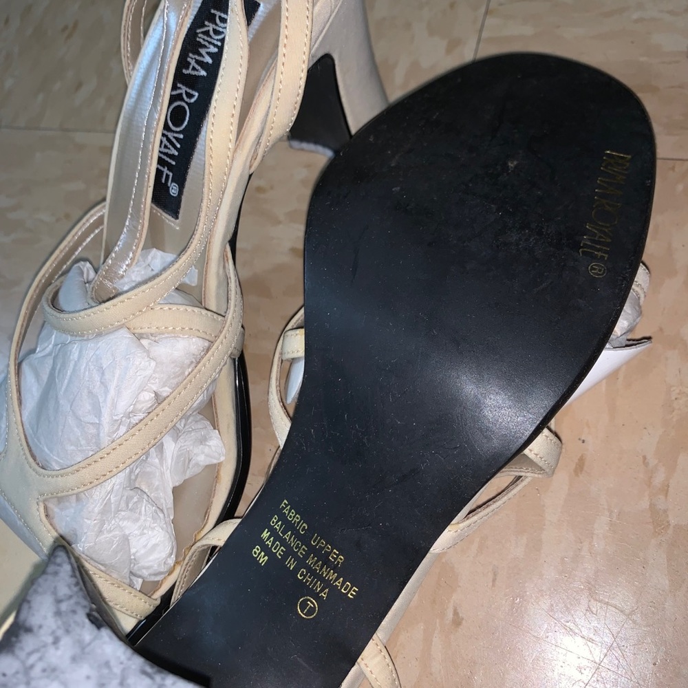 Beige heels - Picture 4 of 8